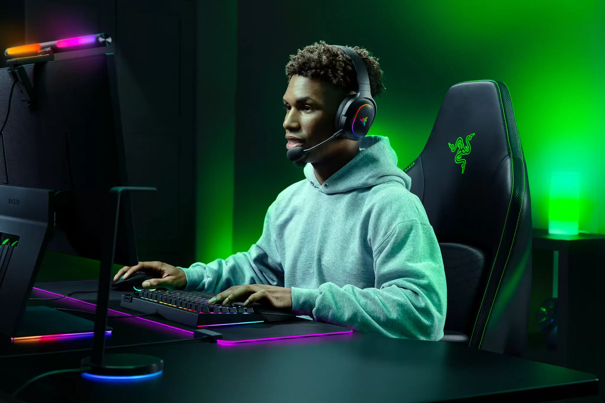 Razer Barracuda X Chroma: Oyun Deneyimini Zirveye Taşıyor