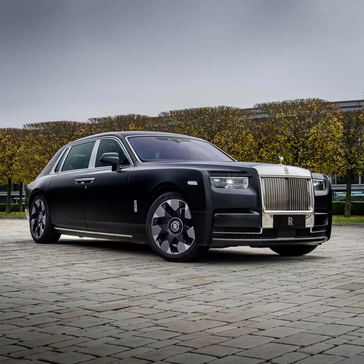 Rolls-Royce 100. Yıl İçin Ejderha Temalı Phantomu Tanıttı