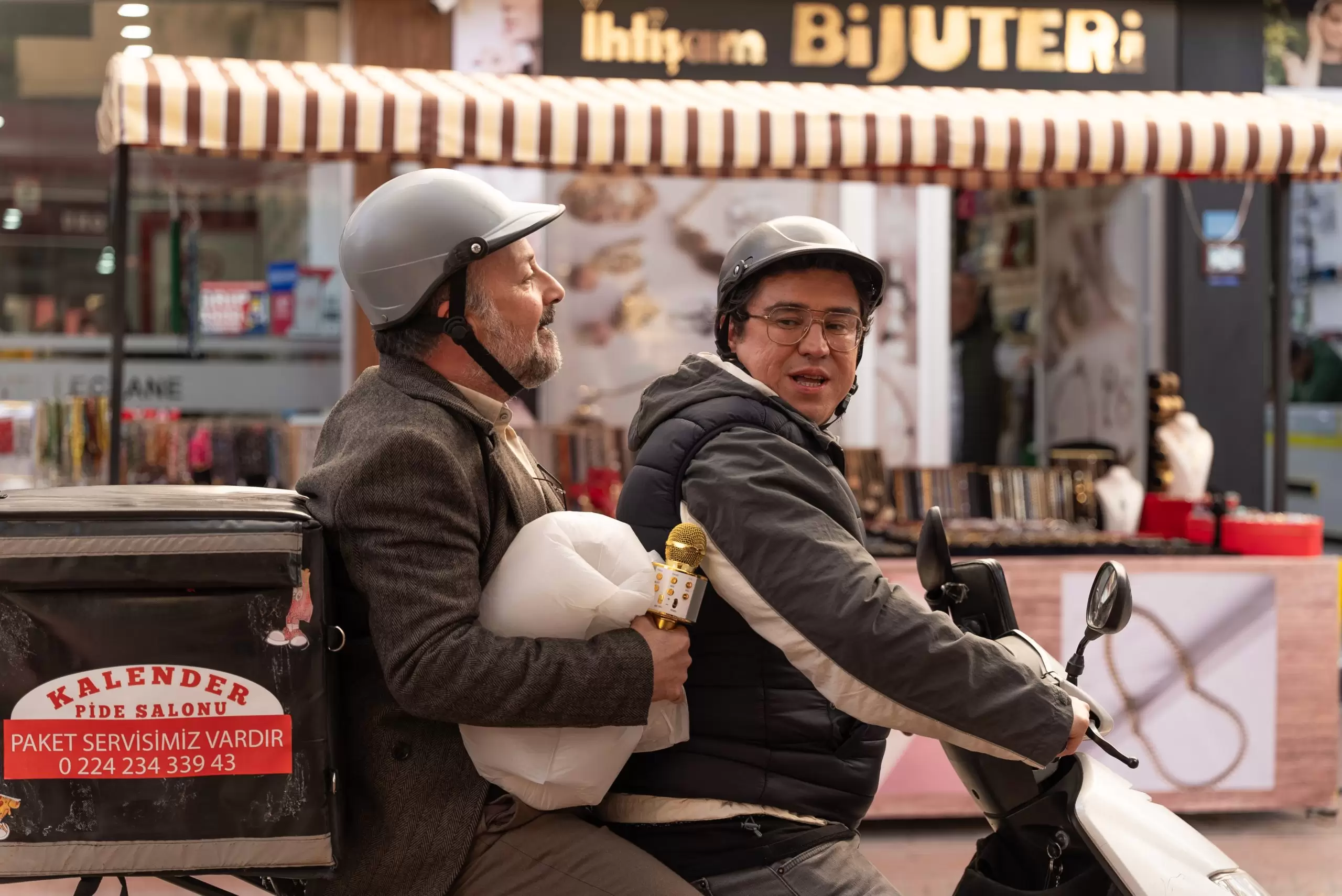 Tolga Çevik ve İbrahim Büyükak’ın Yeni Komedi Filmi ‘Kalender Pide’den İlk Kareler Yayınlandı!